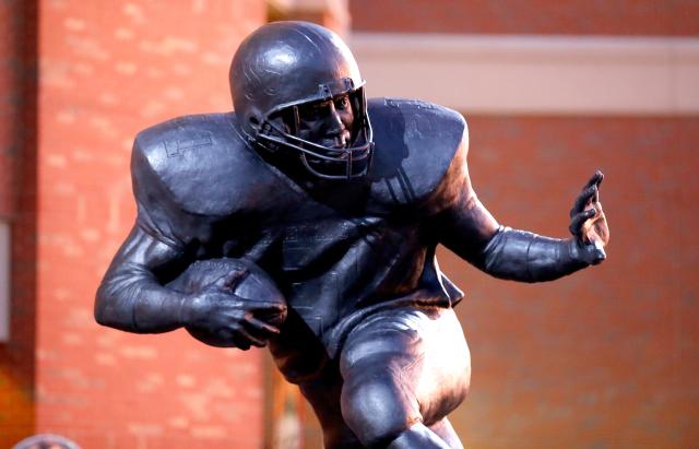 Detroit Lions to recognize Barry Sanders with a statue