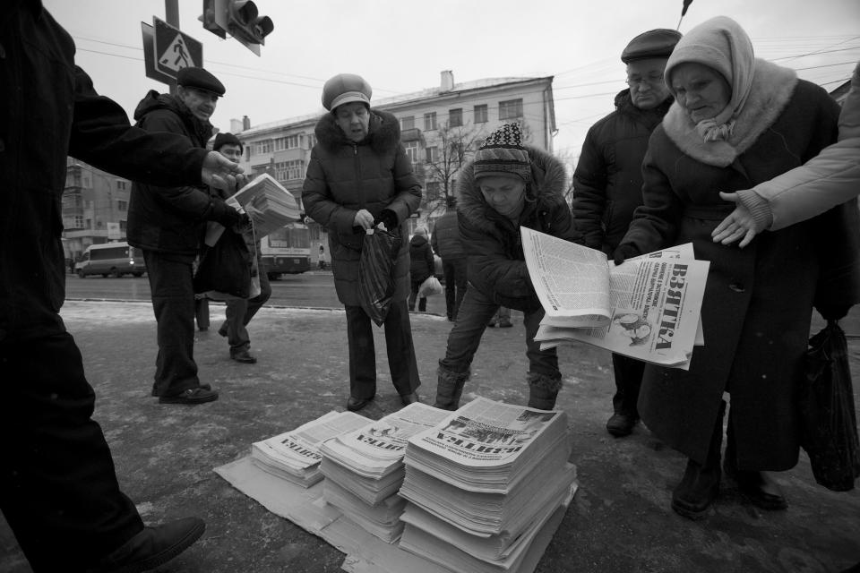 In this Nov. 14, 2012, photo, residents of Cheboksary swarm around free copies of the news paper The Bribe in Cheboksary, the capital city of Chuvashia, Russia. Eduard Mochalov has found a new lease on life as a crusading journalist investigating corruption in his native region, fueled by tips from disgruntled businessmen and government workers. Undeterred by a system where the law is selectively used to protect the powerful and crack down on critics, Mochalov has quickly earned cult status _ not to mention the ire of countless local officials _ throughout the small province of Chuvashia. (AP Photo/Alexander Zemlianichenko)