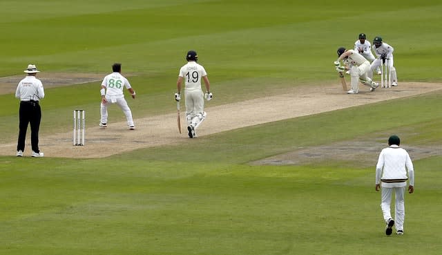 Jos Buttler is bowled by Yasir Shah, second left