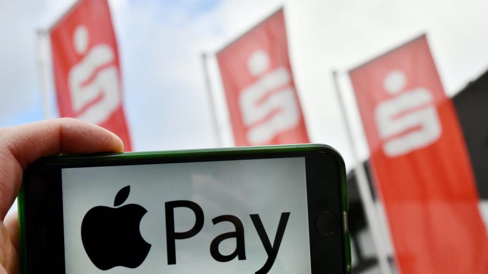 Eine echte Premiere: Die Sparkassen hatten Ende 2018 noch zurückhaltend auf Apple Pay reagiert.