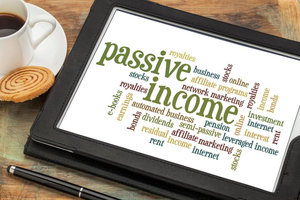 A screen with the words "passive income" on it