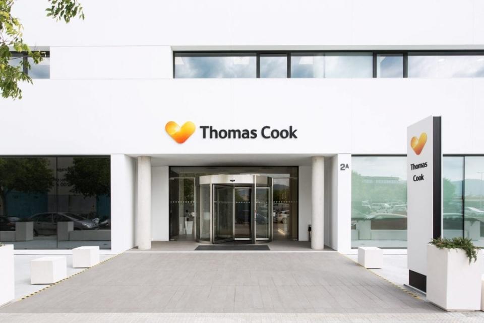 Thomas Cook Plans $940 Million Rescue With Fosun as Breakup Looms