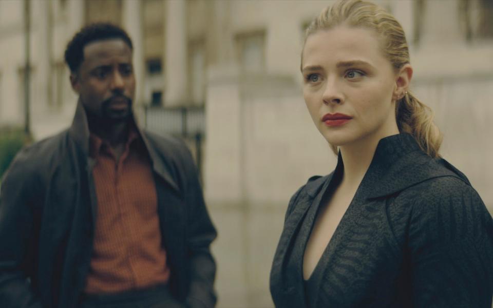 Neben Chloë Grace Moretz ist auch Gary Carr ("Downtown Abbey") Teil des Hauptcasts. Er spielt Wilf Netherton. (Bild: Amazon Studios)