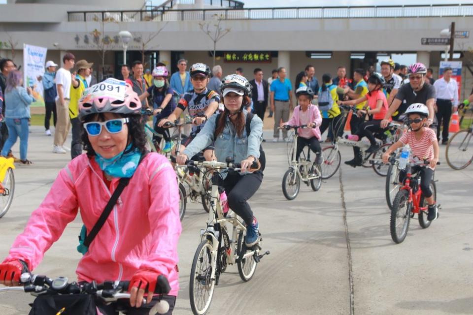 北觀處推出北海岸騎遊，希望透過單車騎旅，深度走入北海岸。（記者張上耕翻攝）