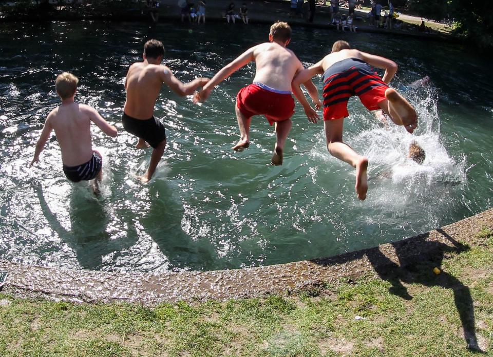 35 Photos That Capture Europe’s Sweltering Heatwave