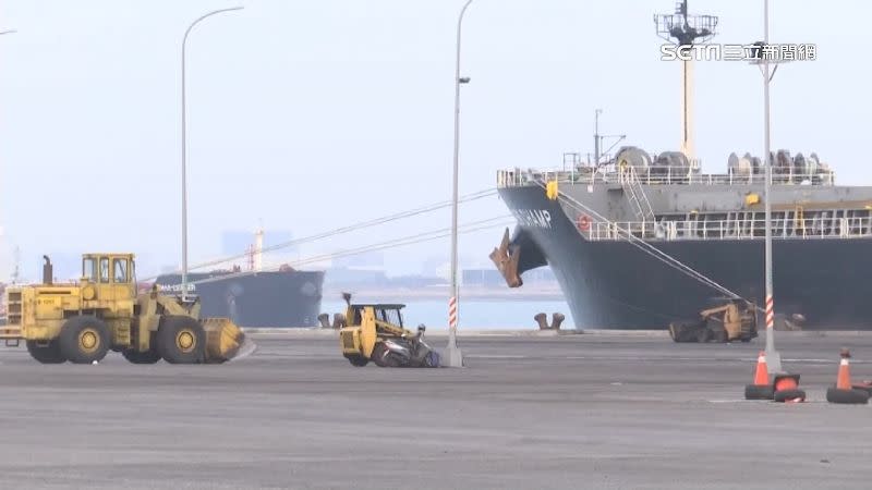 台中港105號碼頭BOT營運權年初由成豐公司拿下，但此前前立委顏寬恒疑似對此案施壓。