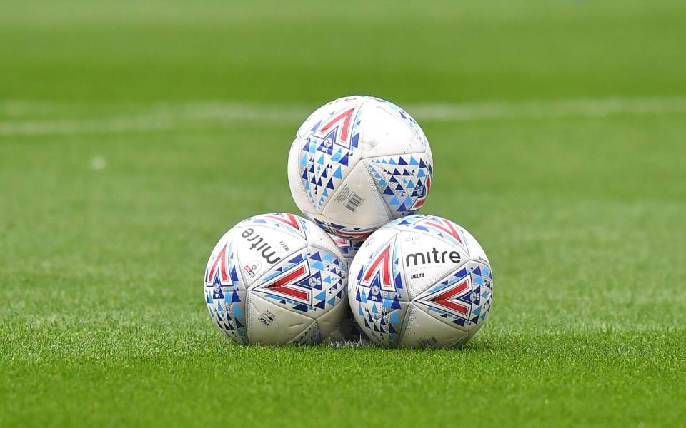 Footballs placed on a pitch - CAMERASPORT