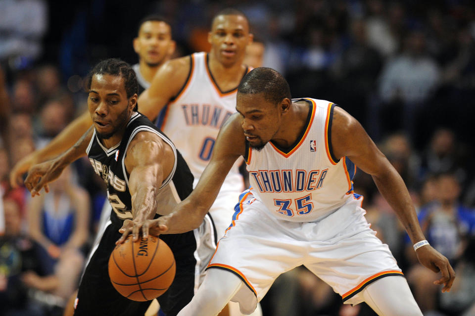 Kawhi Leonard et Kevin Durant se sont rencontrés pour la première fois en séries éliminatoires il y a 11 ans et cinq franchises.  (Mark D. Smith/USA Today Sports)