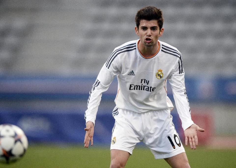 Real Madrid&#39;s French midfielder Enzo Zidane, the son of French legend Zinedine Zidane, reacts during the UEFA Youth League quarter-final football match between PSG and Real Madrid in Paris on March 11, 2014 (AFP Photo/Franck Fife)