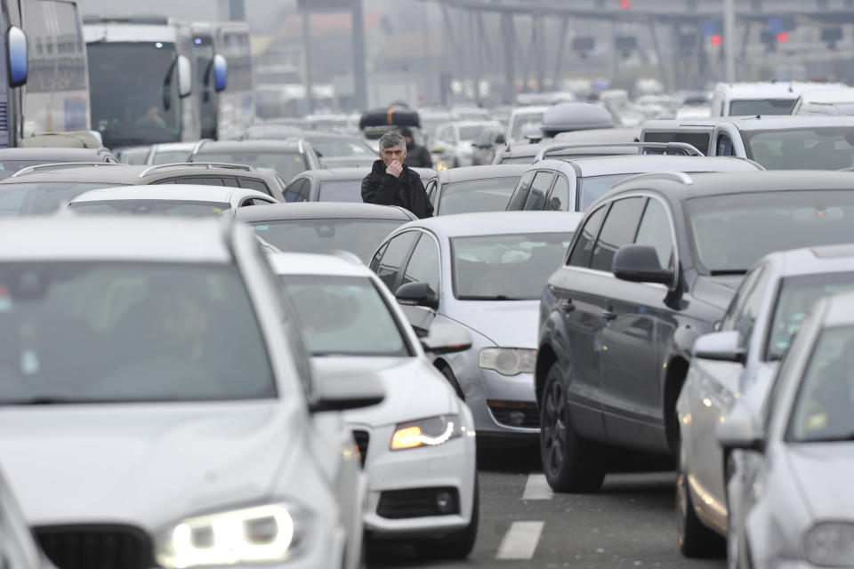 Motorists wait to cross the Croatian border from Slovenia, at Bregana border crossing, western Croatia, Saturday, Dec. 19, 2020. Balkan citizens going home from Western Europe for holidays have created huge traffic jams at border crossings despite coronavirus restrictions meant to discourage travel for Christmas and the New Year. Huge lines of cars have formed on the borders between Slovenia and Croatia as well as Hungary and Serbia as thousands of people waited for hours Saturday to cross. (AP Photo)