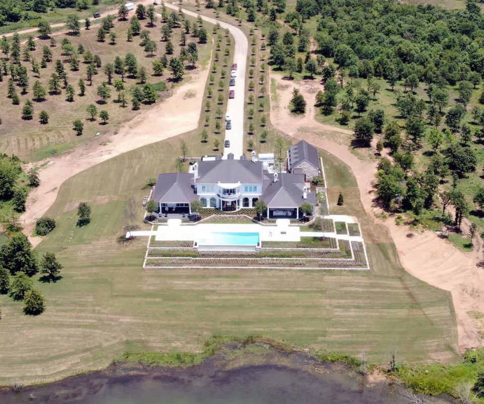 The Oklahoma estate where Shelton and Stefani were reportedly married.