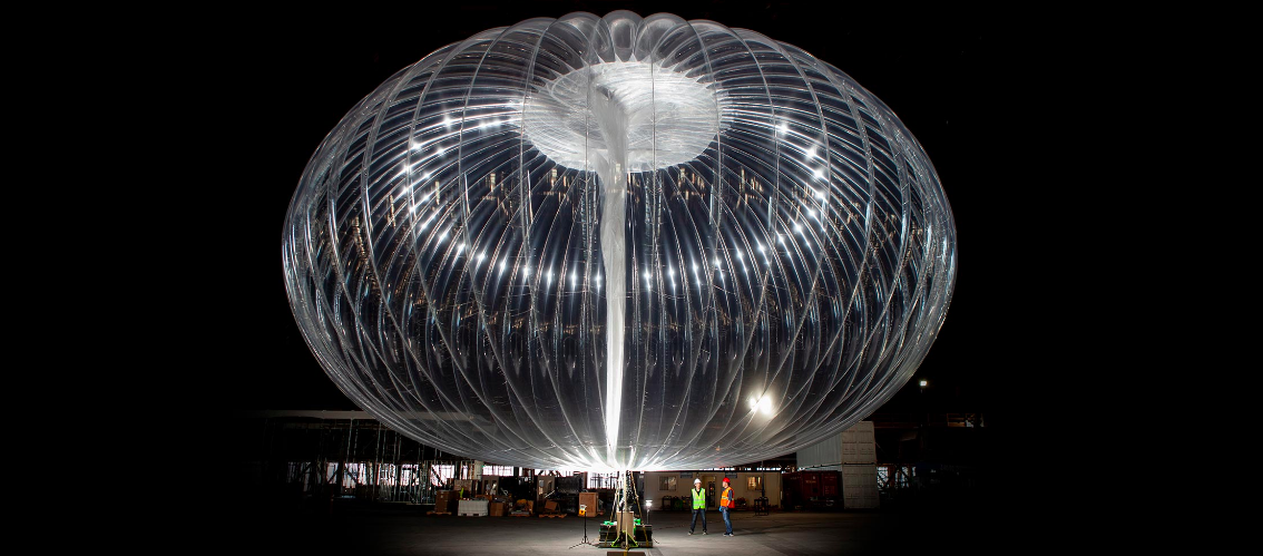 Estos enormes globos de politileno son el corazón del Proyecto Loon, que comenzó sus operaciones en 2011 para llevar internet a las regiones más remotas del planeta. (Captura de Pantalla Loon)