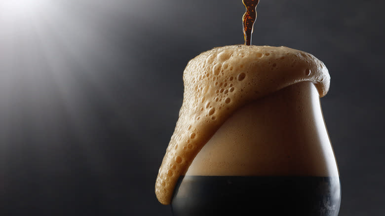 stout beer pouring foam