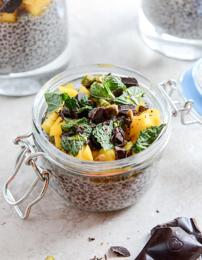 <strong>Get the <a href="http://www.howsweeteats.com/2014/01/vanilla-bean-chia-pudding-with-fresh-mint-and-mango/" target="_blank">Vanilla Bean Chia Pudding With Fresh Mint And Mango</a> recipe from How Sweet It Is</strong>