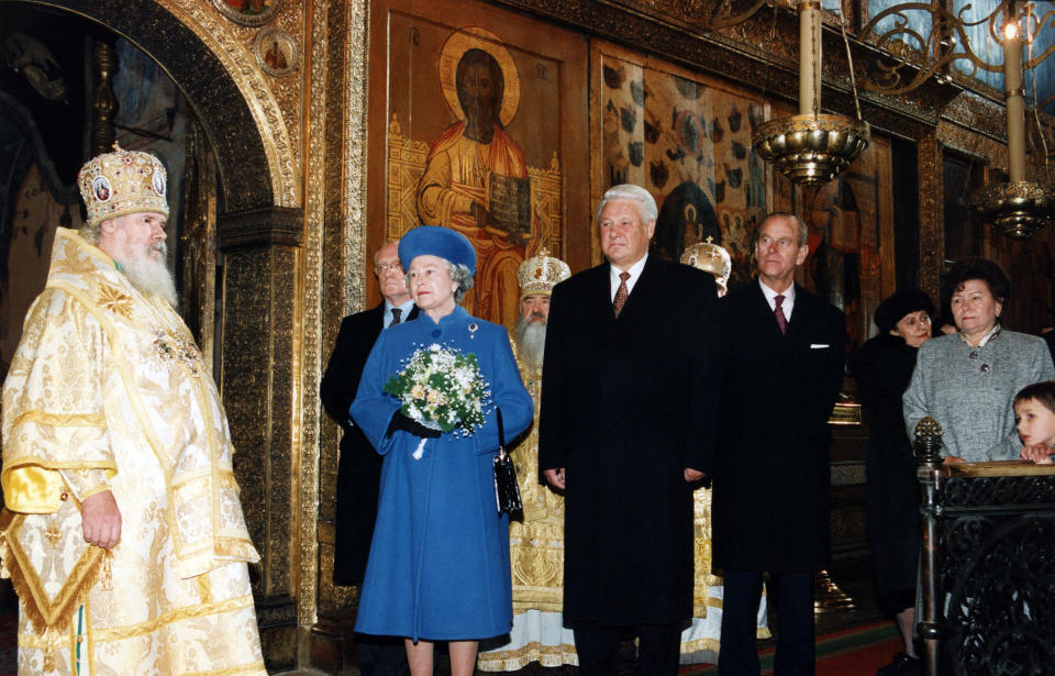 Boris Yeltsin with Queen Elizabeth II (Laski Diffusion / Getty Images)