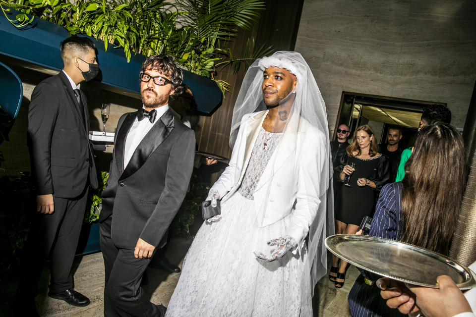 Kid Cudi lleva un vestido de encaje en los CFDA Fashion Awards 2021 en Nueva York, el 10 de noviembre de 2021. (Krista Schlueter/The New York Times)