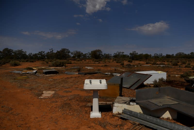 The Wider Image: Thirst turns to anger as Australia's mighty river runs dry