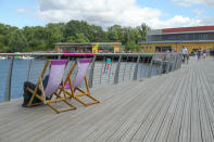  A man relax by the Rushden Lakes to enjoy the warm weather over the weekend With the warm weather in the UK, people ventured outdoors amidst the novel coronavirus pandemic reprise. (Photo by David Mbiyu / SOPA Images/Sipa USA) 