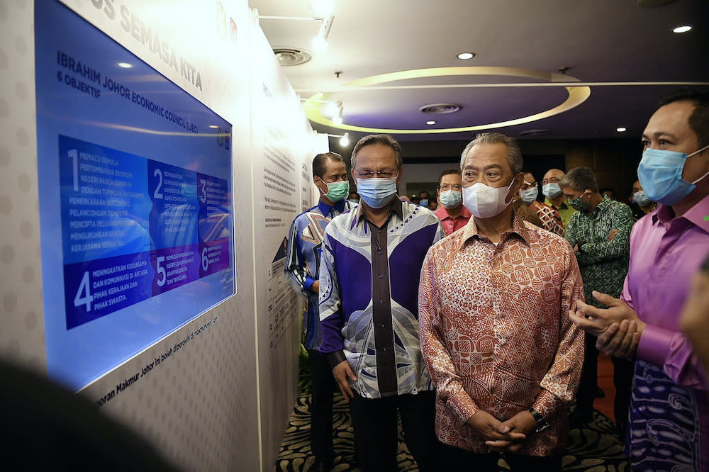 Prime Minister Tan Sri Muhyiddin Yassin visiting the exhibition space during the Townhall Session in Johor Baru August 15, 2020. — Bernama pic