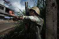 <p>Filipino soldiers engage in a firefight with ISIS-linked militants, on May 30, 2017 in Marawi city, southern Philippines. (Jes Aznar/Getty Images) </p>