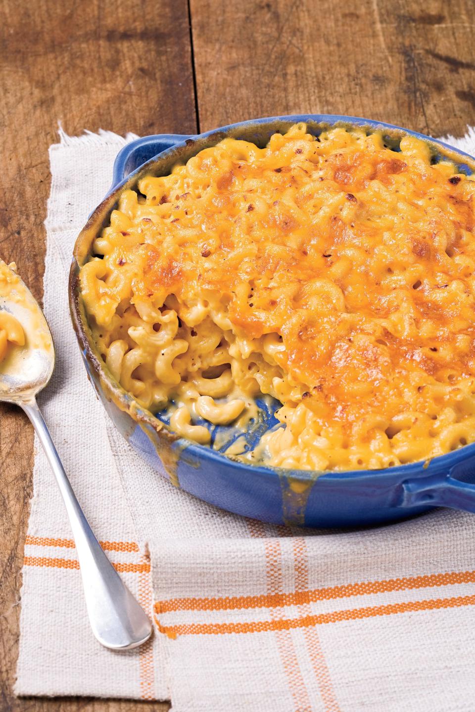 Classic Baked Macaroni and Cheese