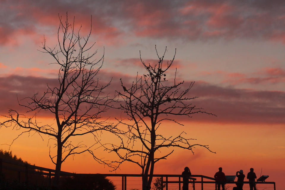 夕陽與壯闊美景的融合讓人心曠神怡（Photo Credit: Mark 高維隆@Flickr, License: CC BY 2.0，圖片來源：https://www.flickr.com/photos/67415843@N05/16234102305）