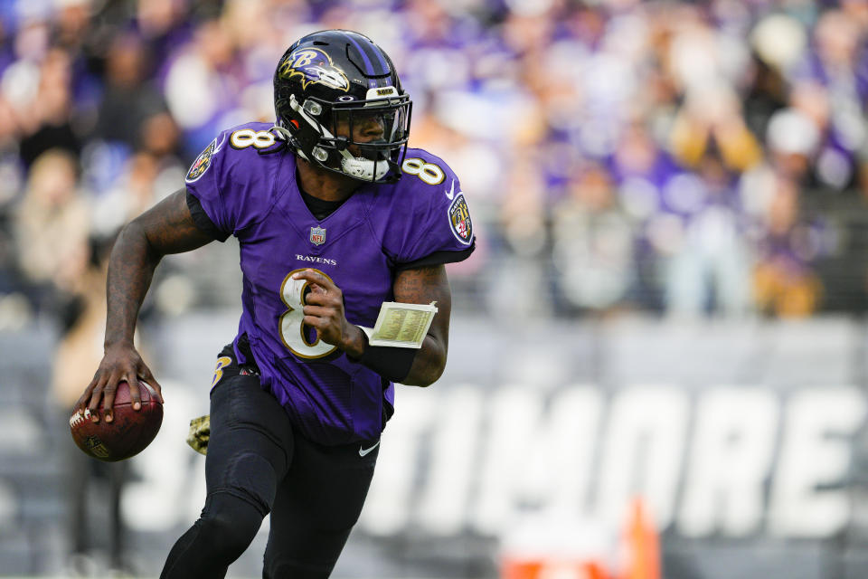 Baltimore Ravens quarterback Lamar Jackson (8) 