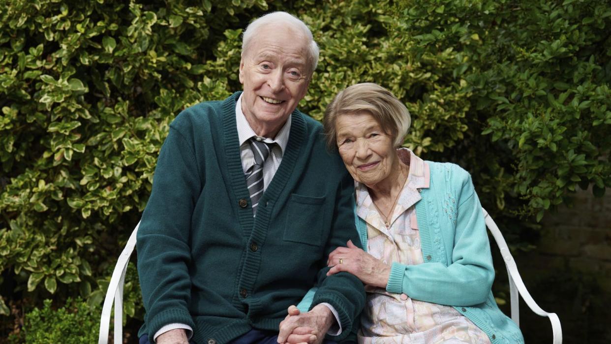 Weltkriegsveteran Bernard Jordan (Michael Caine) kann auf die Unterstützung seiner Gattin Irene (Glenda Jackson) zählen. (Bild: Leonine)