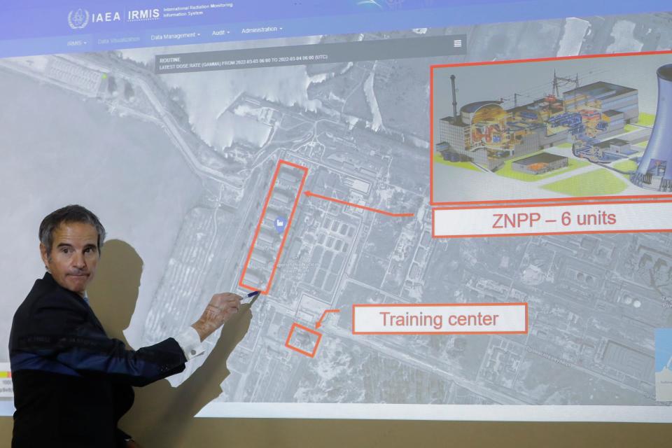 Rafael Mariano Grossi points to a diagram showing the Zaporizhzhia Nuclear Power Plant in Ukraine