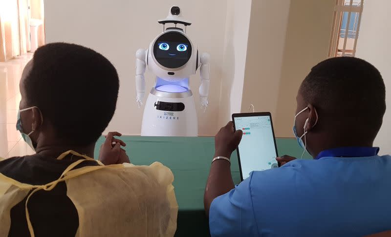 Robot demonstration at COVID-19 treatment centre in Kigali