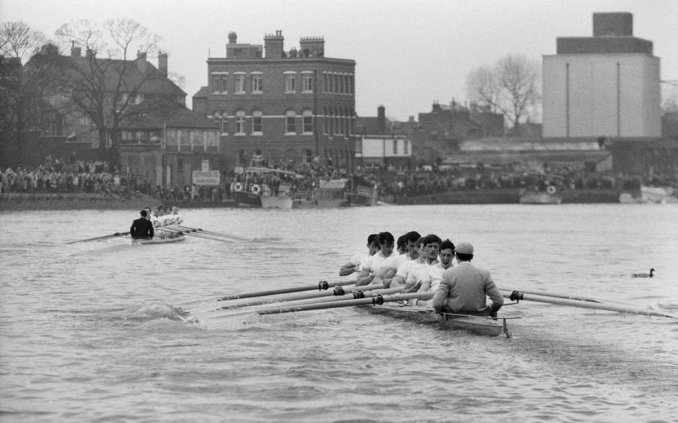 Oxford versus Cambridge Boat Race, on The River Thames, London, 23rd March 1963. The 109th Boat Race took place on 23 March 1963. Held annually, the event is a side-by-side rowing race between crews from the Universities of Oxford and Cambridge along the River Thames. The race, umpired by Gerald Ellison, the Bishop of Chester, was won by Oxford with a winning margin of five lengths.. (Photo by Cyril Maitland/Mirrorpix/Getty Images) - Getty