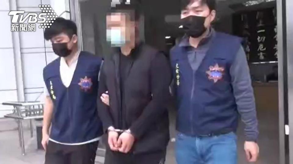 持槍的馬姓男子被警方移送法辦。（圖／TVBS）