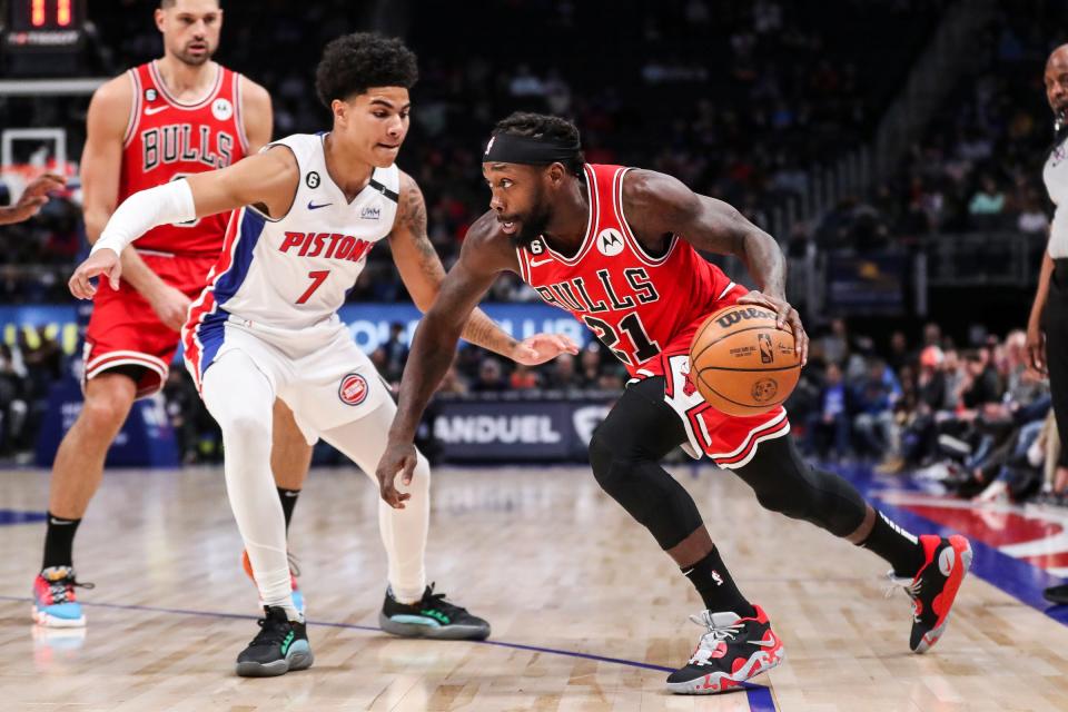 Pistons guard Killian Hayes defends Bulls guard Patrick Beverley during the first half on Wednesday, March 1, 2023, at Little Caesars Arena.