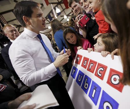 U.S. Republican presidential candidate Marco Rubio speaks with supporters at a campaign rally in Raleigh, North Carolina January 9, 2016. REUTERS/Jonathan Drake