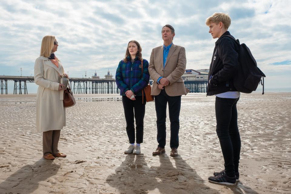 Lisa Kudrow, Charlotte Ritchie, Adrian Lukis and Mae Martin film a scene for "Feel Good."