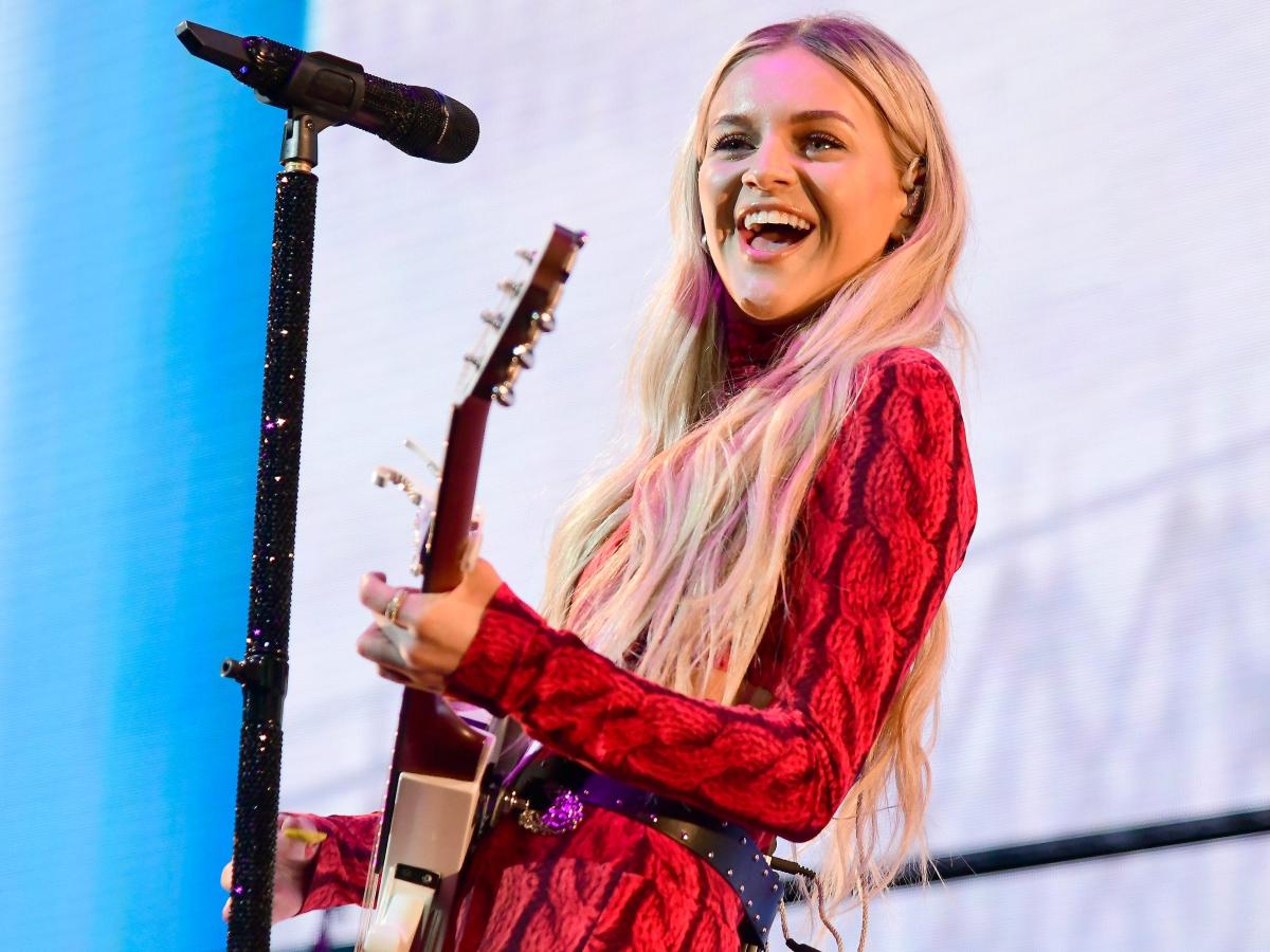 Country star Kelsea Ballerini was hit in the face with an object while