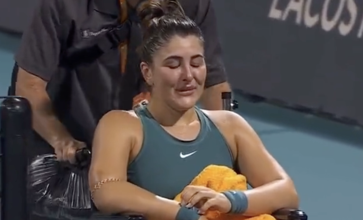 Bianca Andreescu abandonó la cancha en silla de ruedas tras sufrir una lesión en el Abierto de Miami