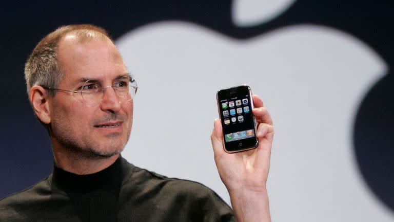 Steve Jobs presenta el primer iPhone el 9 de enero de 2007