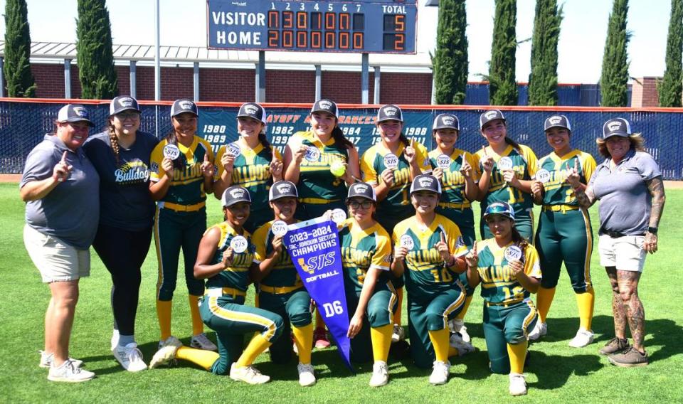 El equipo de softbol de Le Grand High ganó su primer campeonato de la Sección Sac-Joaquín desde 2011 con una victoria de 5-2 sobre Stone Ridge Christian en el juego de campeonato de la División VI de la Sección Sac-Joaquín, el sábado 18 de mayo de 2024, en Cosumnes River College, en Sacramento, California.