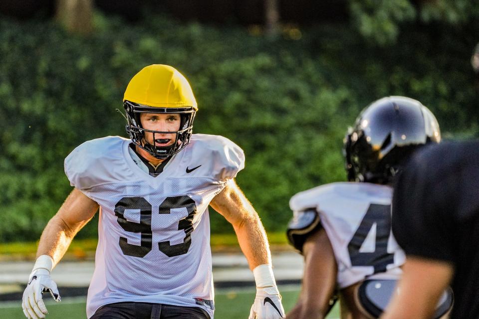 Vanderbilt tight end Tommy Smith practices with the team during the offseason.