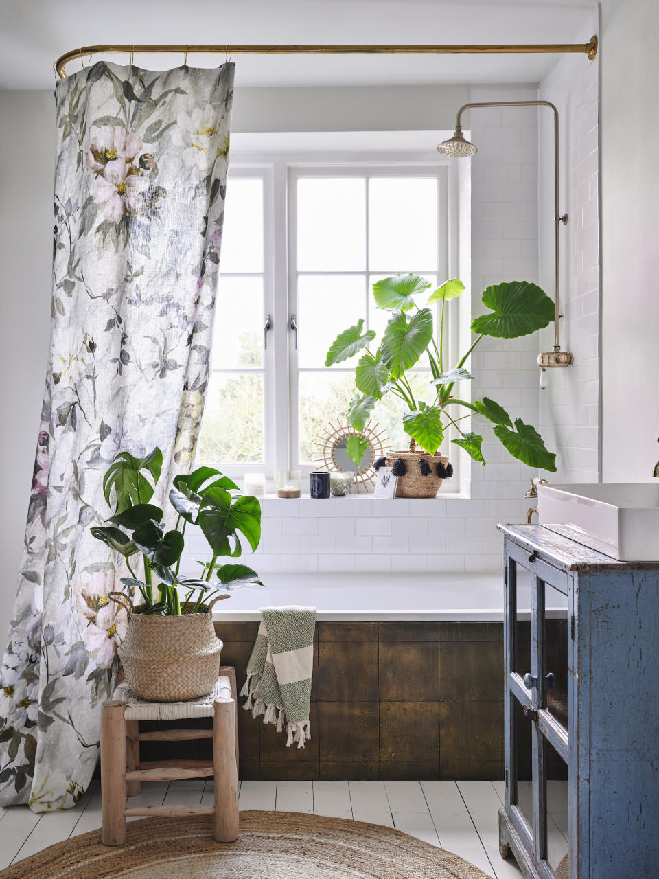 <p> Foliage and floral motifs are a key motif in country-style fabrics and wallpapers. But bringing living nature into your home in the form of plants and flowers will give an extra dimension to your decor. </p> <p> Use the sculptural forms of house plants to add drama, color and movement to schemes. Choose your greenery to suit the room – moisture-loving for a bathroom, for example, or shade tolerant in a room that doesn't get much sun. </p> <p> Forage for foliage and blossom-heavy branches, or buy locally grown flowers, to create seasonal displays. It's a wonderful to way to showcase the beauty of nature in your home. </p>