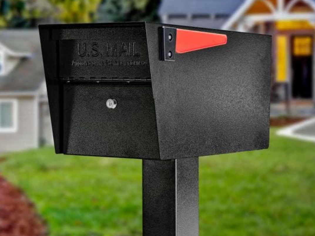 Mail Manager Locking Post-Mount Mailbox