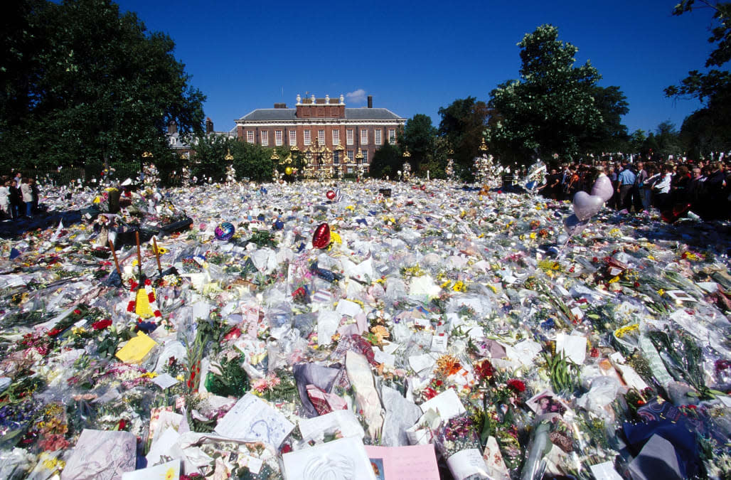 Tribute To Princess Diana Outside Kensington Palace In London, United Kingdom On September 04, 1997.