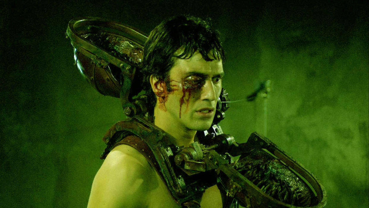 Michael Marks (Noam Jenkin) wears the "Venus Fly Trap" in 'Saw II'. (Credit: Lionsgate)