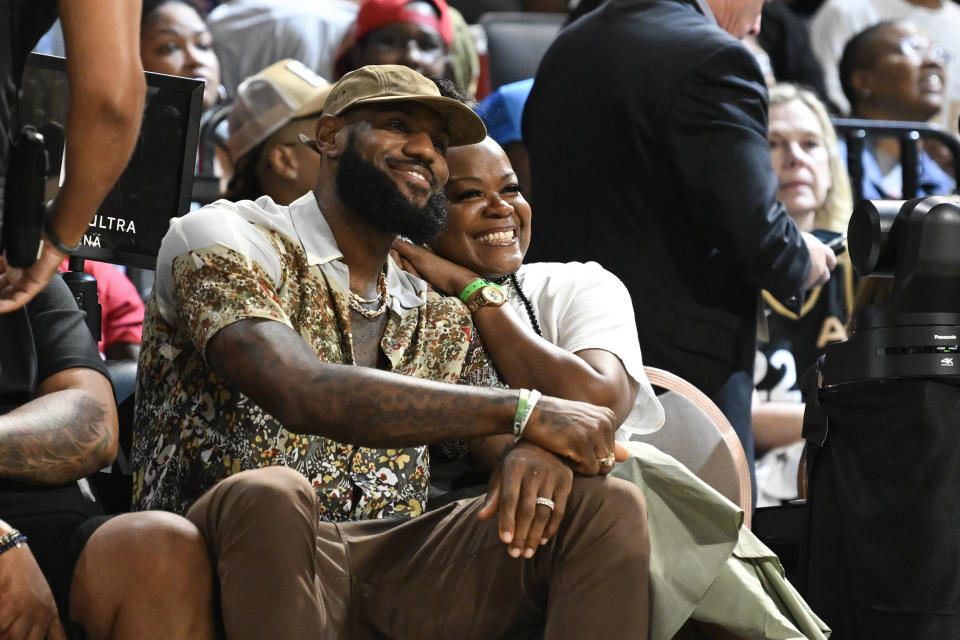 Los Angeles Lakers superstar LeBron James and WNBA legend Sheryl Swoopes pose for a photo during Game 1 of the 2023 WNBA Finals on Sunday in Las Vegas. (Candice Ward/USA TODAY Sports)