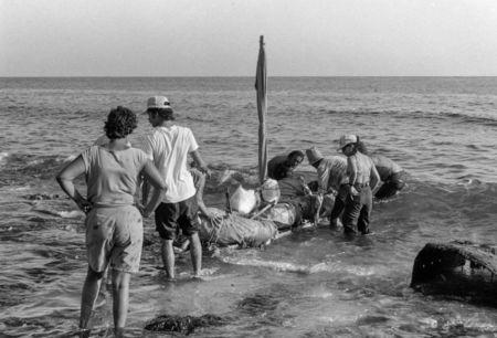 Would-be emigrants launch a makeshift boat into the Straits of Florida towards the U.S., on the last day of the 1994 Cuban Exodus in Havana, September 13, 1994. REUTERS/Rolando Pujol Rodriguez