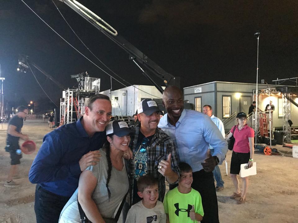 <p>Oh we COUNTRY, especially when we’re Kickin’ it with John Rich– @akbar_gbaja </p>