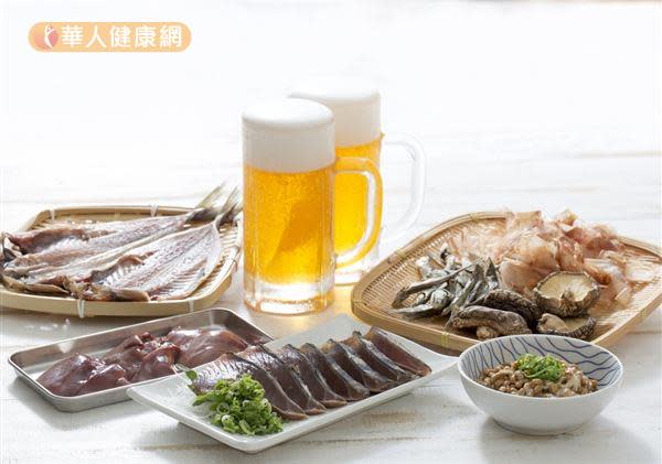 雖然飲食來源的普林僅占了1/3，但痛風患者平時仍應避免大量攝取高普林食物。