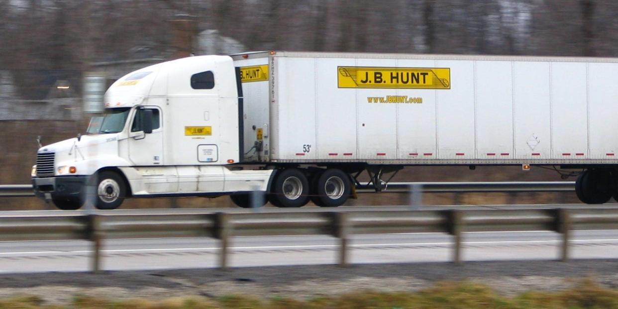 JB Hunt On Ohio Turnpike