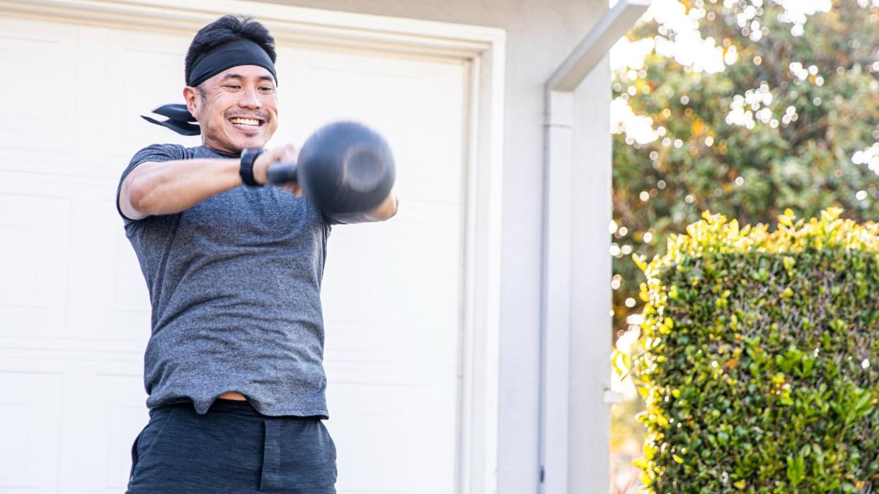  Kettlebell swing. 